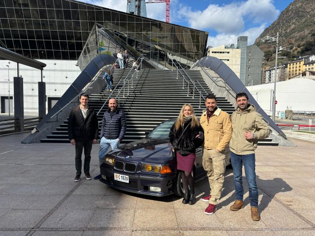 1º Cars &amp; Coffee